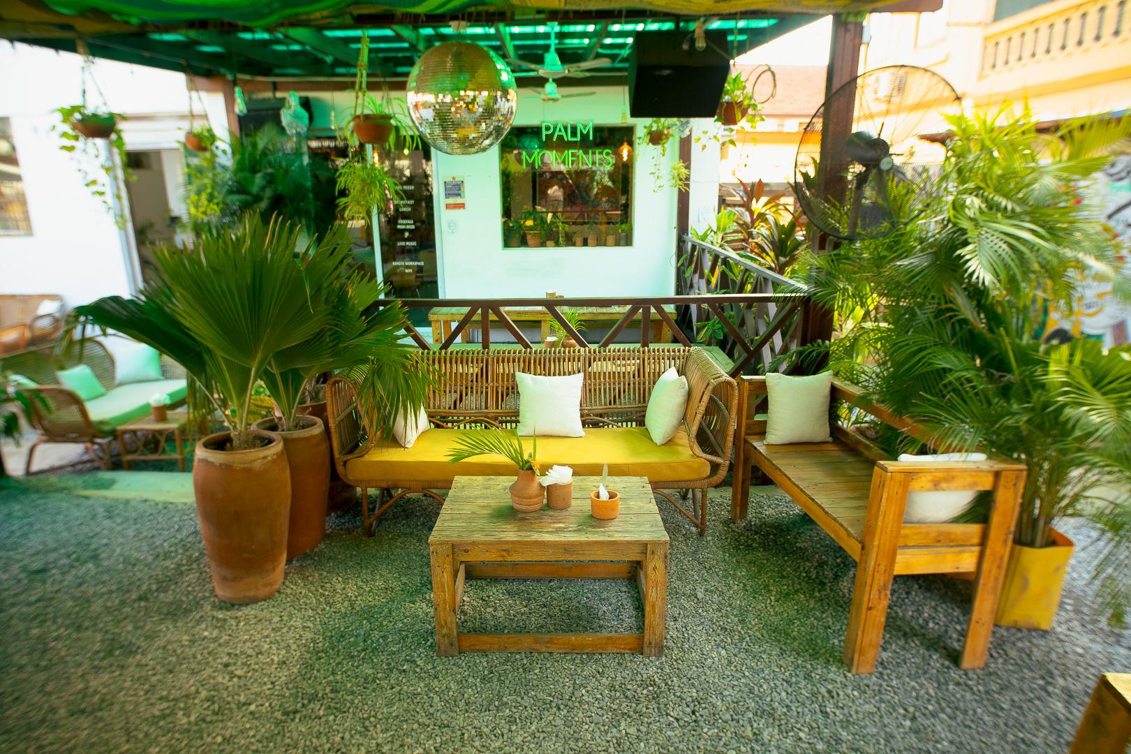 Palm Moments location